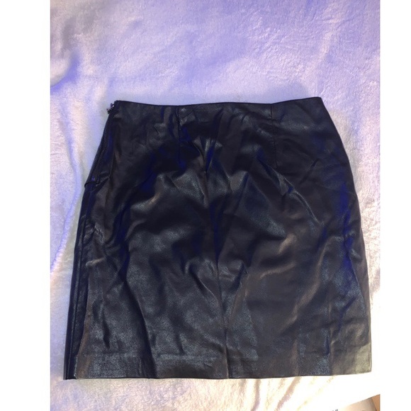 RW&CO skirt - Picture 2 of 4